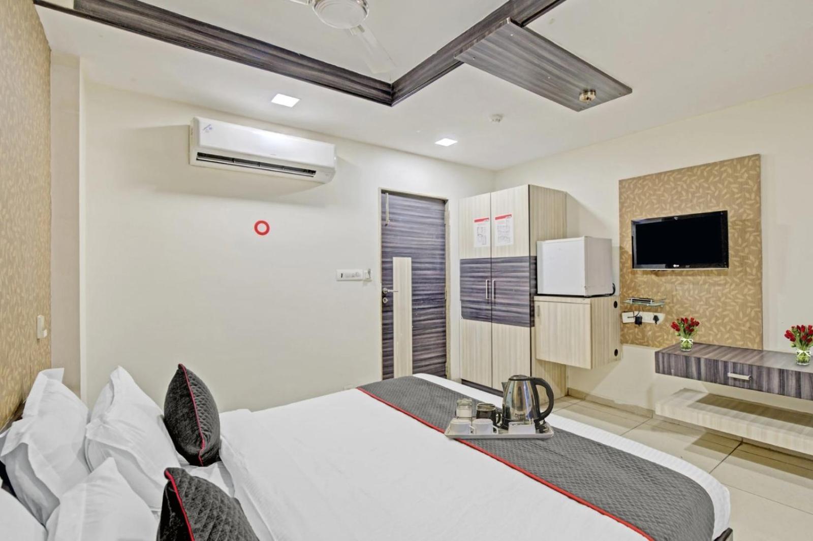 Hotel Tej International Plaza Near Igi Airport Delhi 新德里 外观 照片